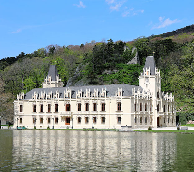 Hernstein Schloss